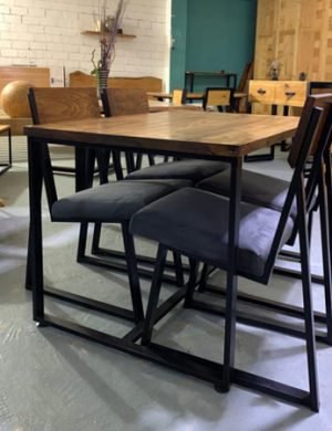 table de salle à manger RISO en bois massif et métal fabriquée en algérie