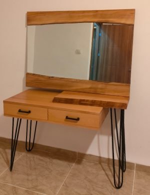 Table-coiffeuse-chambre-parentale-industrielle