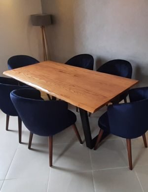 TABLE A DINER TRAPEZE