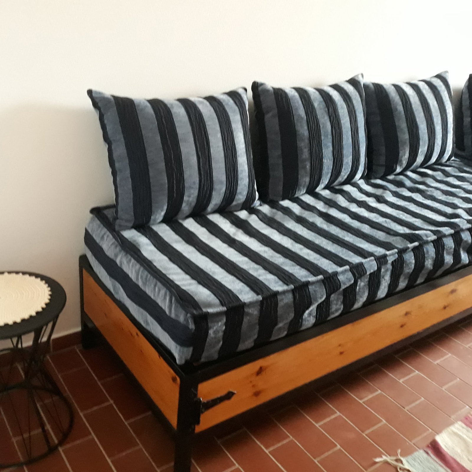 أريكة صناعية 2 Canapé industriel fabriqué en nos ateliers en Algérie